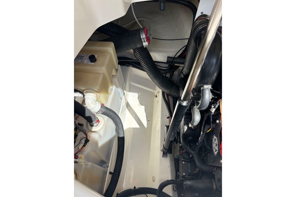 JUST ADD WATER 27ft Sea Ray Yacht For Sale