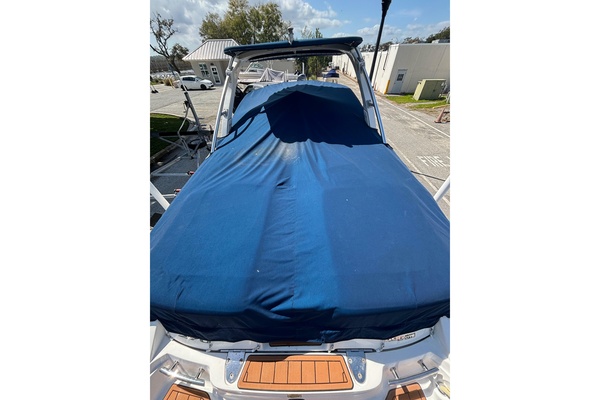JUST ADD WATER 27ft Sea Ray Yacht For Sale