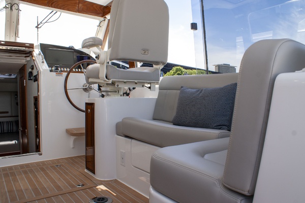 38ft MJM Yacht For Sale