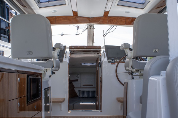 38ft MJM Yacht For Sale