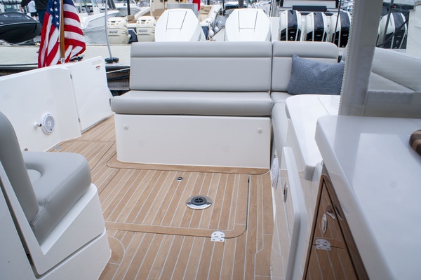 38ft MJM Yacht For Sale