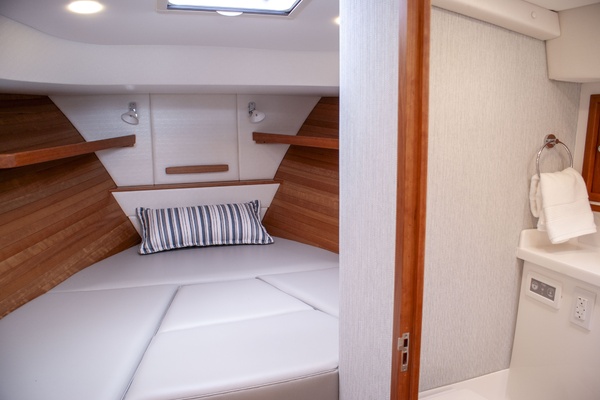 38ft MJM Yacht For Sale