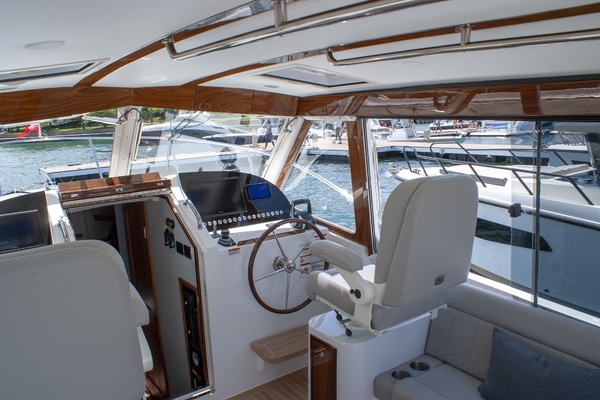 38ft MJM Yacht For Sale
