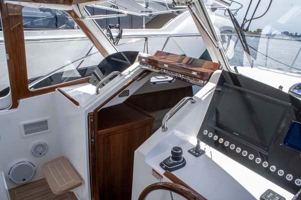 38ft MJM Yacht For Sale