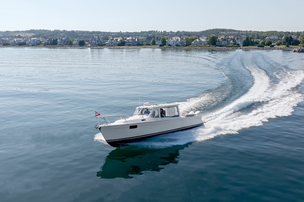 38ft MJM Yacht For Sale