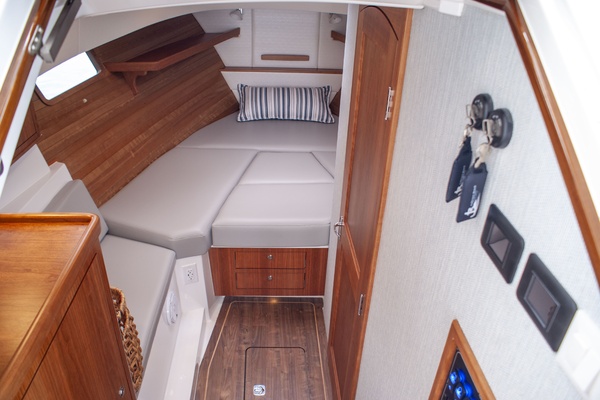 38ft MJM Yacht For Sale