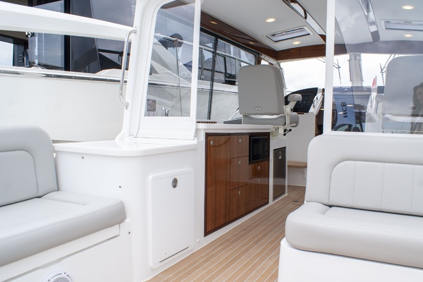 38ft MJM Yacht For Sale