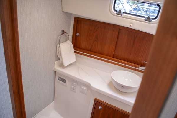 38ft MJM Yacht For Sale
