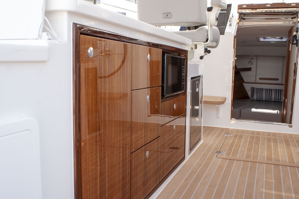38ft MJM Yacht For Sale