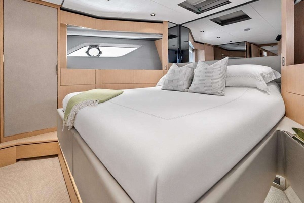 ALVEARE 78ft Ferretti Yachts Yacht For Sale