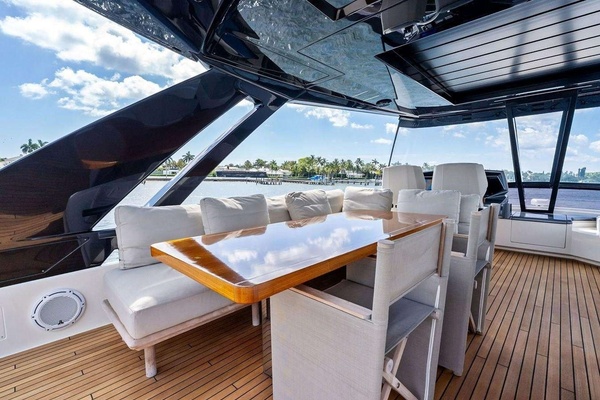 ALVEARE 78ft Ferretti Yachts Yacht For Sale