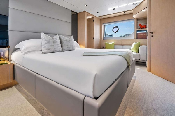 ALVEARE 78ft Ferretti Yachts Yacht For Sale