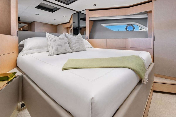ALVEARE 78ft Ferretti Yachts Yacht For Sale