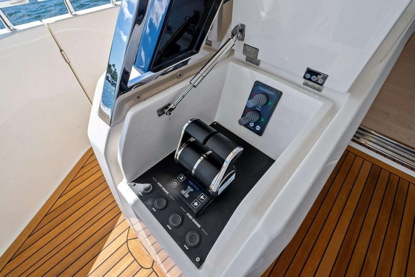 ALVEARE 78ft Ferretti Yachts Yacht For Sale