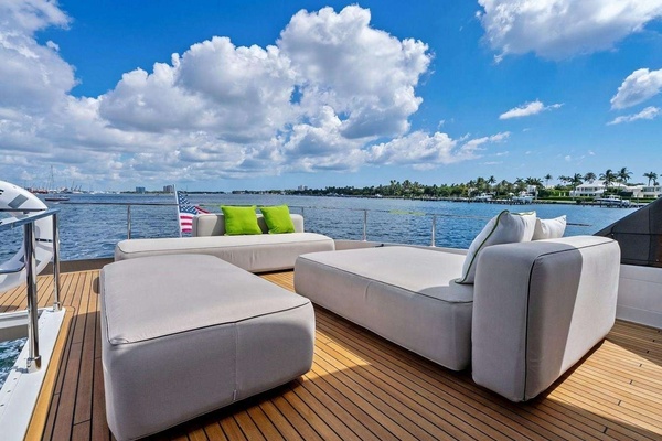 ALVEARE 78ft Ferretti Yachts Yacht For Sale