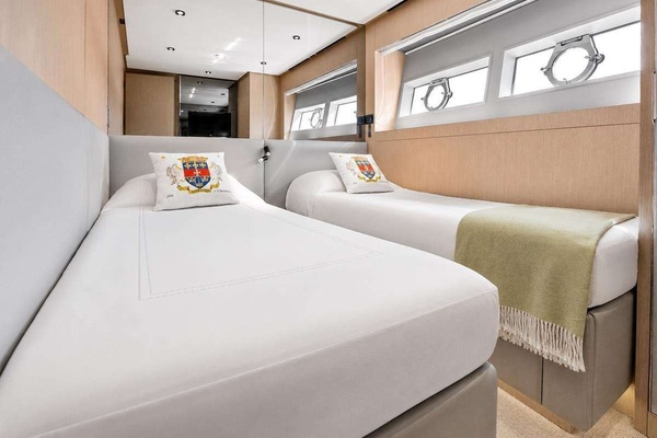 ALVEARE 78ft Ferretti Yachts Yacht For Sale