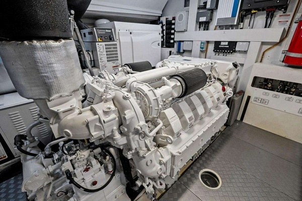 ALVEARE 78ft Ferretti Yachts Yacht For Sale