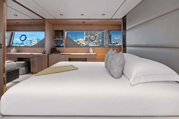 ALVEARE 78ft Ferretti Yachts Yacht For Sale