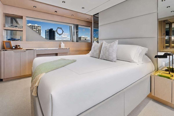 ALVEARE 78ft Ferretti Yachts Yacht For Sale