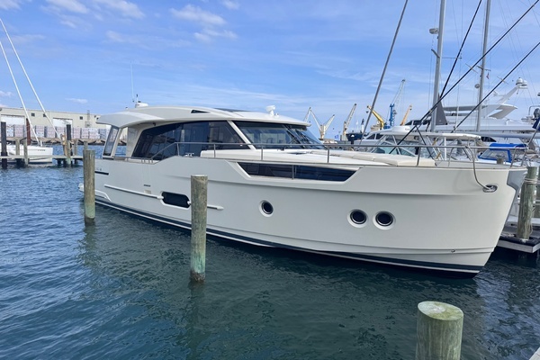 2019 Greenline 48
