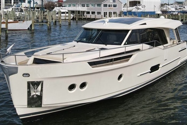 2019 Greenline 48