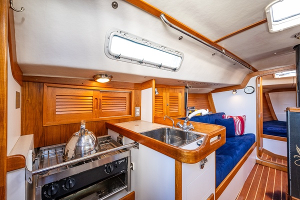 Black Griffon 41ft J Boats Yacht For Sale