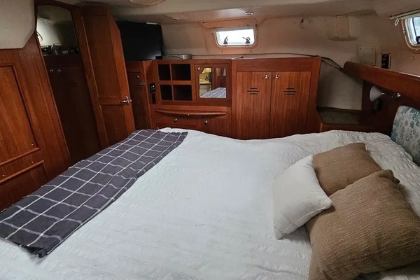 Teak Keel Ah 43ft Hunter Yacht For Sale