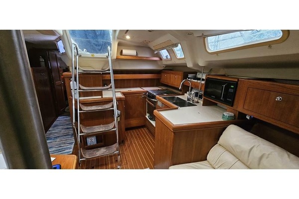 U-shaped Galley