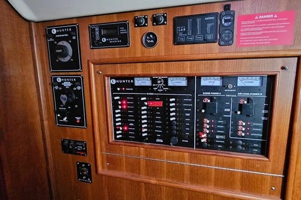 Teak Keel Ah 43ft Hunter Yacht For Sale