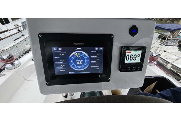 2025 Raymarine Axion 9