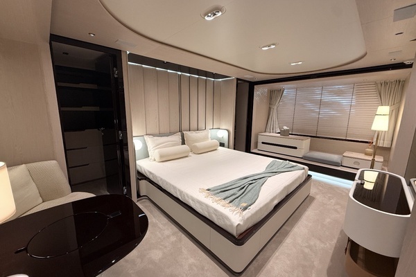 2022 Azimut 87