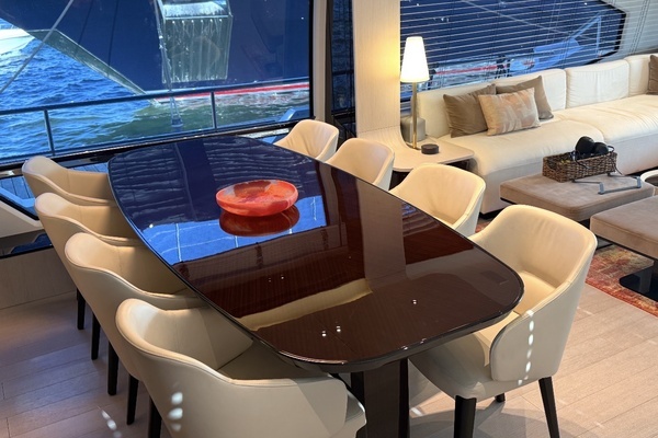 2022 Azimut 87