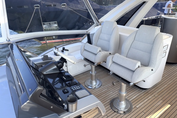 87ft Azimut Yacht For Sale