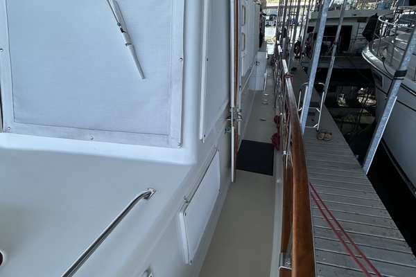 Inspeyered 2 46ft Grand Banks Yacht For Sale