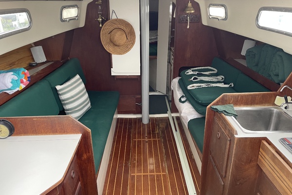 HONEY BEAR 32ft Pearson Yacht For Sale