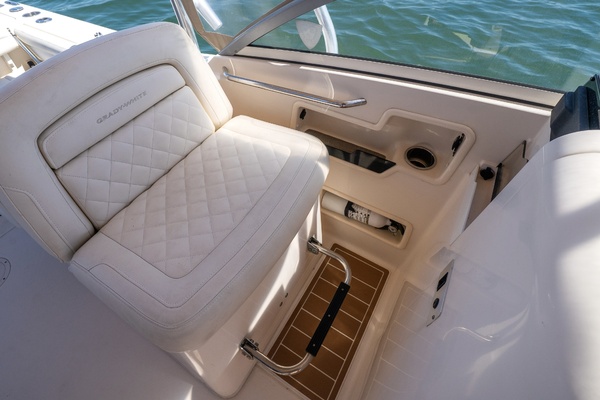 23ft Grady White Yacht For Sale