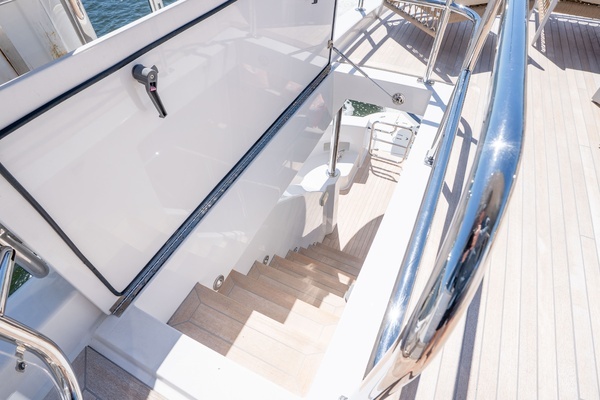 2021 Hatteras 75