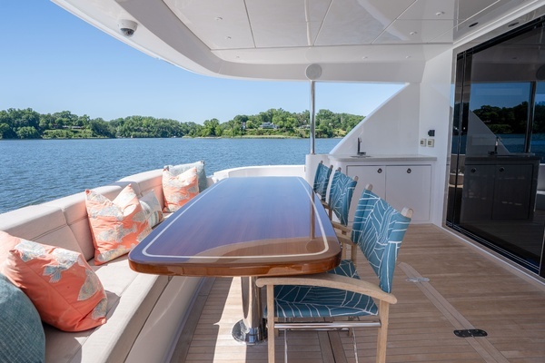 2021 Hatteras 75