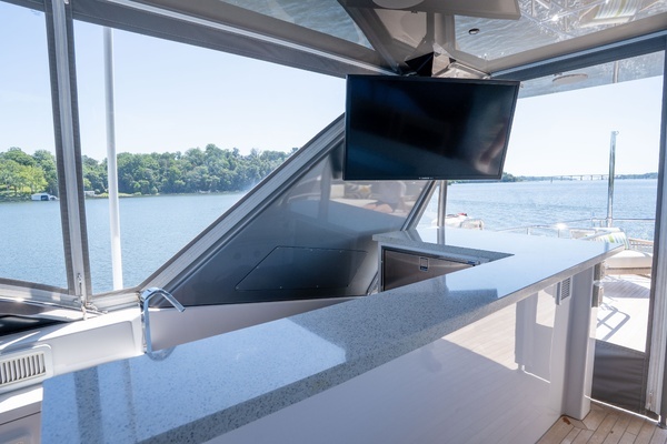 2021 Hatteras 75