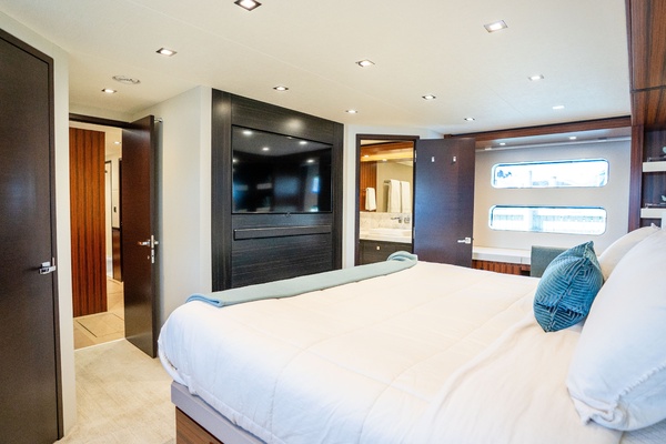 Lovie 75ft Hatteras Yacht For Sale