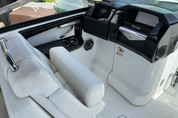 30ft Four Winns Yacht For Sale