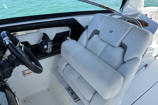30ft Four Winns Yacht For Sale