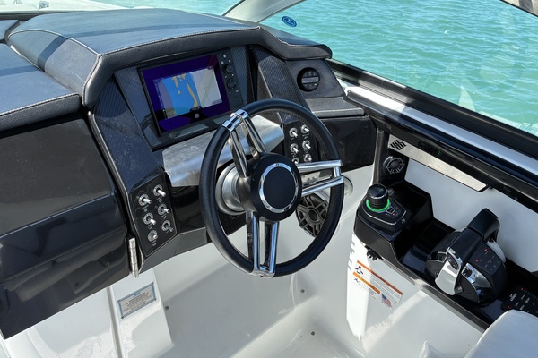 30ft Four Winns Yacht For Sale