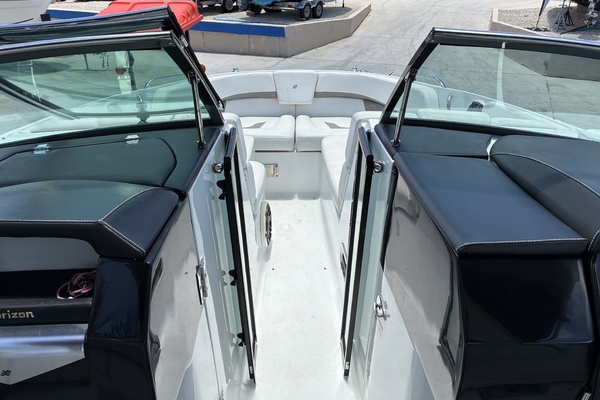 30ft Four Winns Yacht For Sale