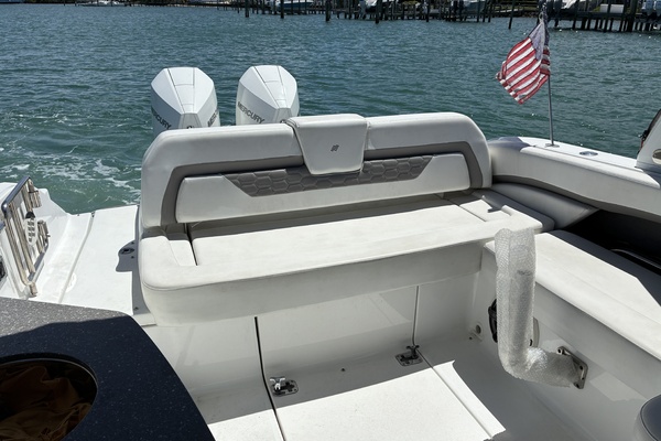 30ft Four Winns Yacht For Sale