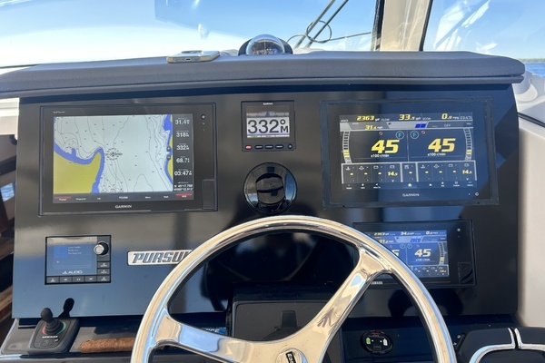 2018 Pursuit 35