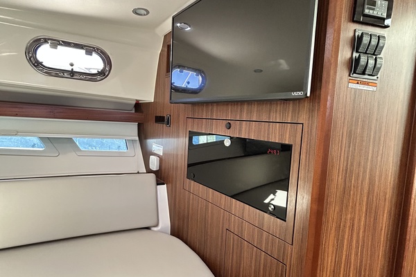 35ft Pursuit Yacht For Sale