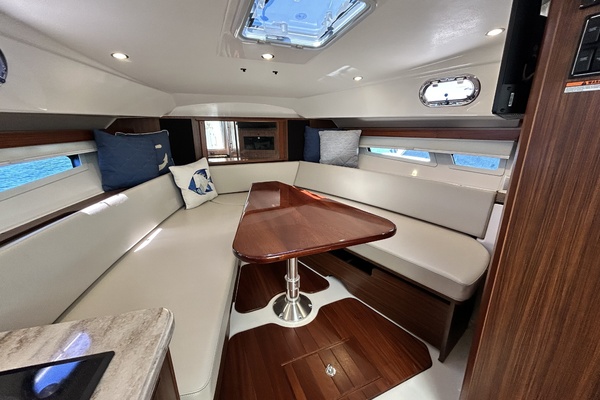 35ft Pursuit Yacht For Sale