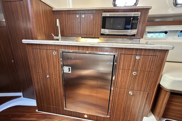 35ft Pursuit Yacht For Sale