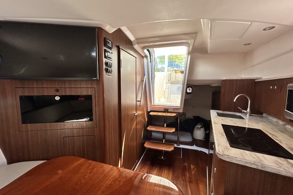35ft Pursuit Yacht For Sale